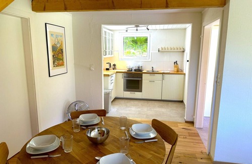 Bangerten Apartment | SwissHut Stunning Views Alps - Chalet Flora