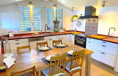 Merligen Apartment | SwissHut Stunning Views Alps & Lake - Apart. Kirch