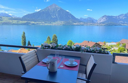 Merligen Apartment | SwissHut Stunning Views Alps & Lake - Apart. Kirch