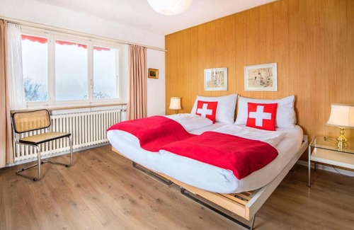 Aeschlen ob Gunten Apartment | SwissHut Stunning Views Alps Lake - Apart. Lena Down