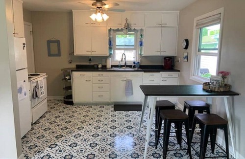 Clear Lake Cottage | Swordfish Suite North Beach - Steps to the SURF BALLROOM