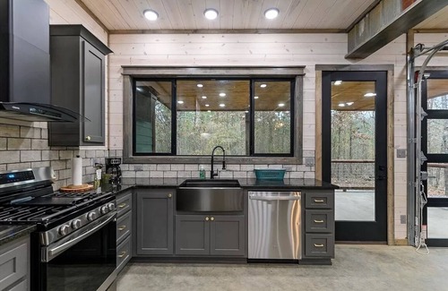 Pickens Cabin | SXS Trail Access:Pet Friendly:Fun for the entire family!