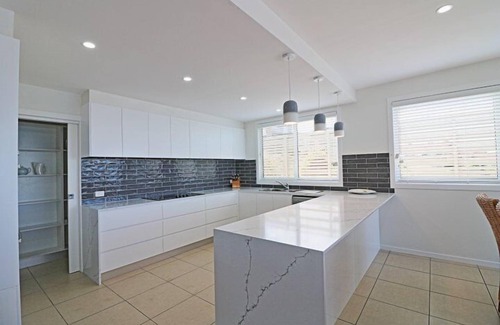 Merimbula Cabin | Sybella - 4 bedroom option (Ocean views with a pool)