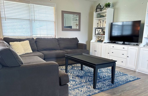 St. Robert Apartment | Sycamore House- Mins 2 FLW Pet Friendly