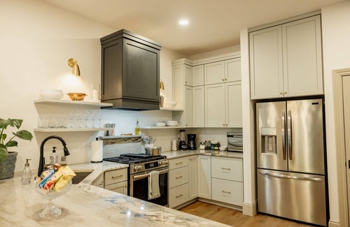 Downtown Columbus House | Sycamore I *3 Suites *GameRm *5 Queen *OSU 1/2mi