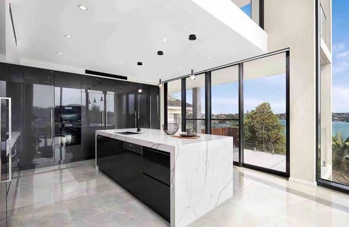 Blakehurst House | SYD Luxury cheerful water view holiday house