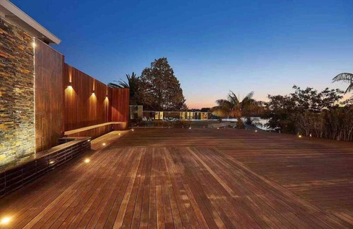 Blakehurst House | SYD Luxury cheerful water view holiday house