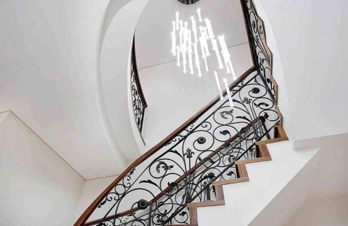 Blakehurst House | SYD Luxury cheerful water view holiday house