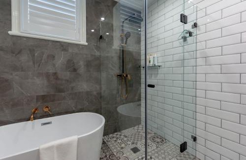 Millers Point Apartment | Sydney CBD stylish water view apartment 58