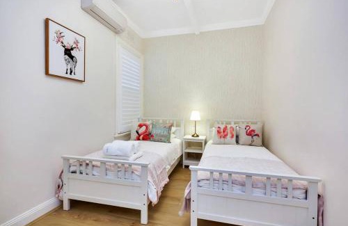 Millers Point Apartment | Sydney CBD Waterview apartment56