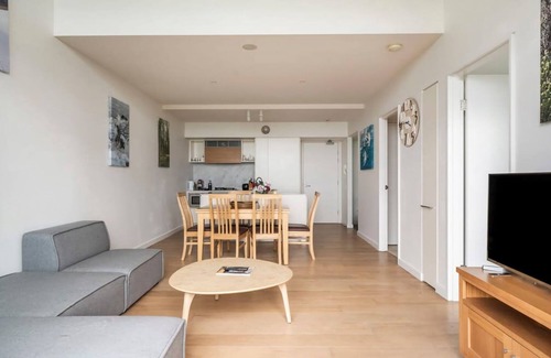 Crows Nest Apartment | Sydney Urban Oasis Balcony Views and BBQ