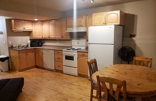 Sylvan Lake House | Sylvan Lake Cottage 1/2 block to beach