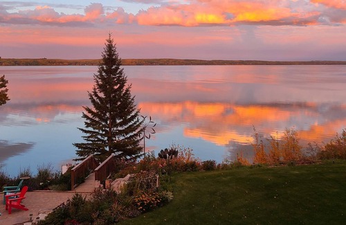 Markerville House | Sylvan Lake - Lake front executive home with lake access and private dock.