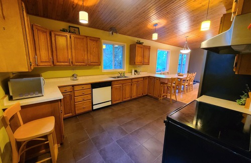 Sunbreaker Cove Cabin | Sylvan Lake Sunbreaker Cove Elegant Retreat