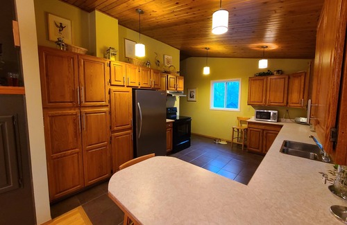 Sunbreaker Cove Cabin | Sylvan Lake Sunbreaker Cove Elegant Retreat