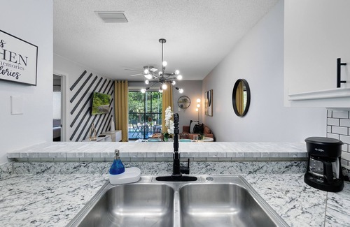 Titusville Apartment | *Symmetry & Serenity* *NASA*, Pool, BBQ, Gym, Game