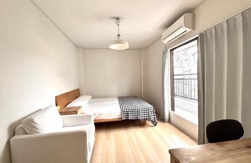 Shin-Osaka House | SYOGA A house, next to natural park