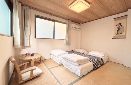 Shin-Osaka House | SYOGA A house, next to natural park