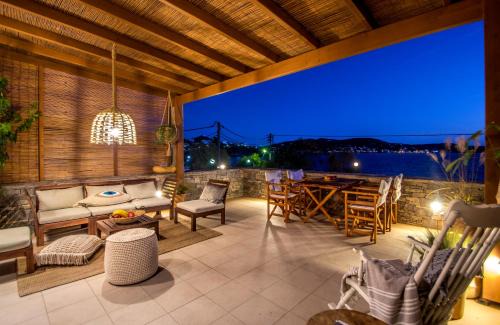 Vissa Apartment | Syros Luxury Seaview Wellness Suite Finikas
