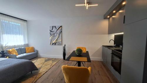 Szeged Apartment | Szeged Starlight Yellow