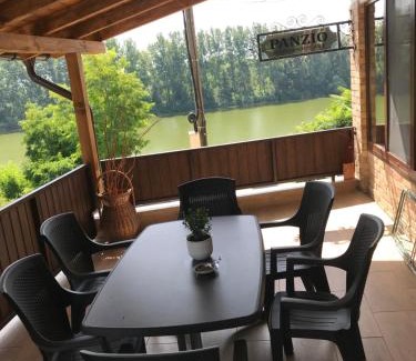Tolna Bed & Breakfast | Szilvia Panzió