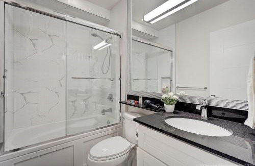 Dundarave House | T Bright & Cozy Queen & Sofa Beds Room Ensuite