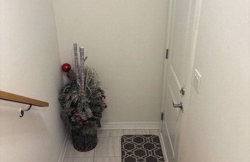 Durham Region House | t Private, cozy guest suite in Oshawa with free parking.
