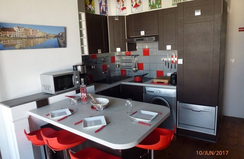 Bayonne Apartment | T1 bis, view Nive, heart of city, ideal for couple/small family, everything on foot!