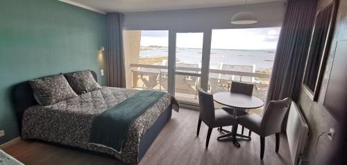 Roscoff Apartment | T1 vue mer roscoff et île de Batz, 2 min à pied de la plage,