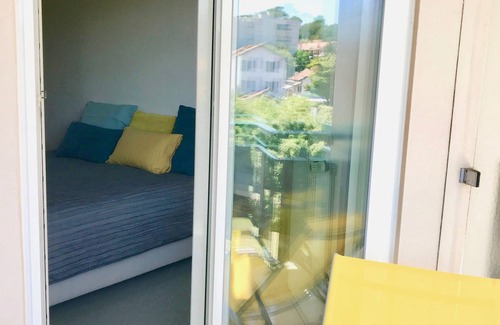 Biarritz Apartment | T2 52m2, 10 mn walk from the beach, quiet location, large terrace