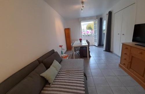 La Roche-Posay Apartment | T2 au centre-ville avec WiFi et ascenseur à La Roche-Posay - FR-1-541-152