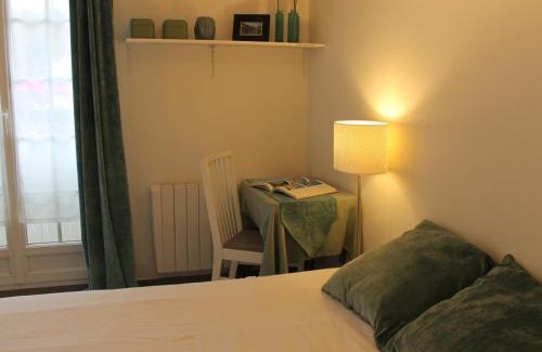 La Roche-Posay Apartment | T2 au centre-ville avec WiFi et ascenseur à La Roche-Posay - FR-1-541-152