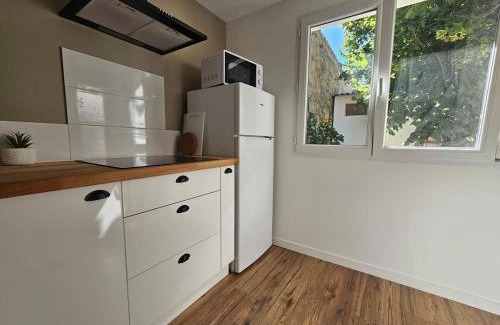 Meze Apartment | T2 climatisé à 50m du port et de la plage