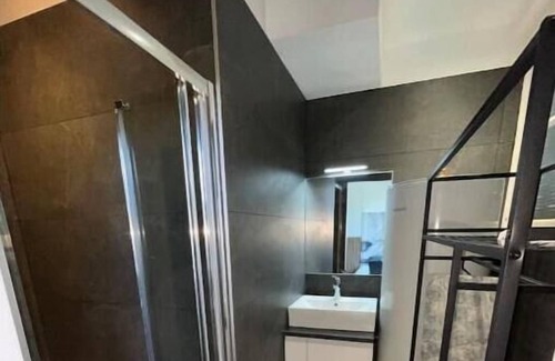 Bron Apartment | T2 Cocooning Jacuzzi Place de Stationnement Privée