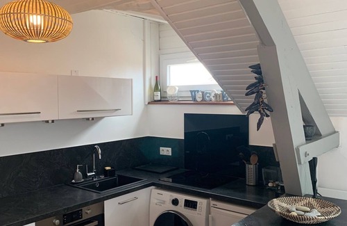 Biarritz Apartment | T2 COTE DES BASQUES, FACING THE OCEAN - Sheets + towels provided