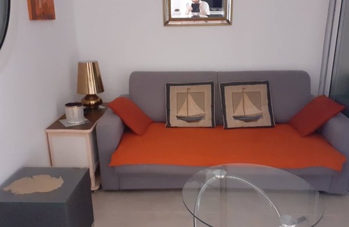 Les Terres Basses Apartment | T2 for rent with view of Nettlé bay