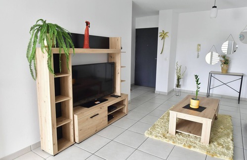 Fontaine de Moutte Apartment | T2 Furnished for Rent - Ideally located with view between Pitons & Sea