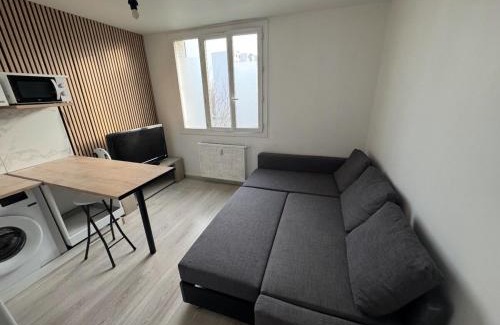 Decines-Charpieu Apartment | T2 idéal pour concerts, matchs & salons à Lyon !