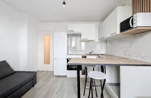 Decines-Charpieu Apartment | T2 idéal pour concerts, matchs & salons à Lyon !