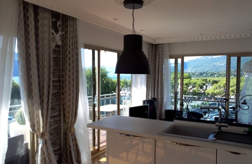 Aix-les-Bains Apartment | T2 lake view and large port Aix les Bains renovated standing 3* large balcony WIFI