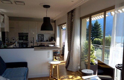 Aix-les-Bains Apartment | T2 lake view and large port Aix les Bains renovated standing 3* large balcony WIFI