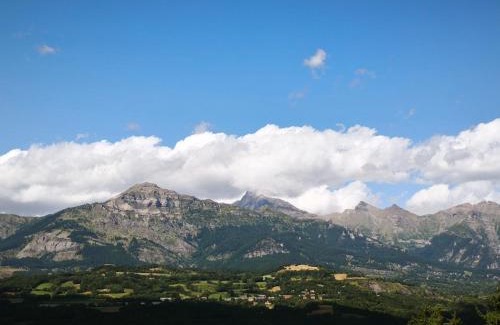 Saint-Laurent-du-Cros Apartment | T2 proche station
