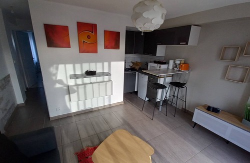 Chaponost Apartment | T2 Récent - Jardin et Terrasse - Commerces à Pieds