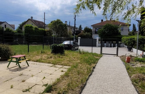 Chaponost Apartment | T2 Récent - Jardin et Terrasse - Commerces à Pieds