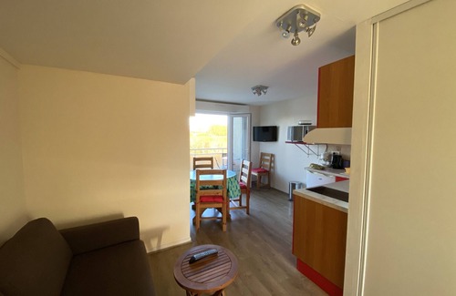 La Roche-Posay Apartment | T2 with terrace and Wi-Fi, near Thermes du Connétable