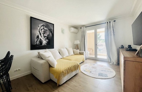 Charleval Apartment | T3 apartment in the golf and domain of pont royal (13370)