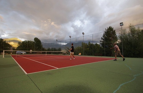 Embrun Apartment | T3 attic with private garden, air-conditioned Tennis court, EV terminal in a 2-hectare park.