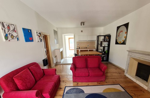 Corte Apartment | T3 bathed in light, on one of the oldest squares in Corte