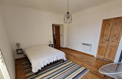 Corte Apartment | T3 bathed in light, on one of the oldest squares in Corte