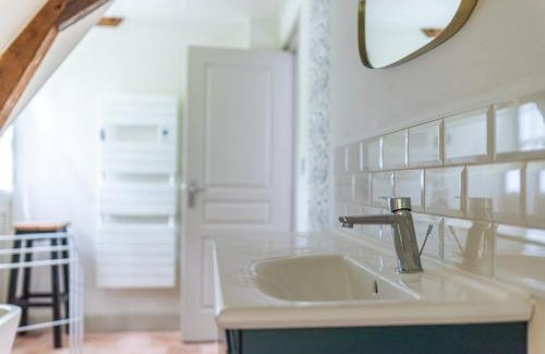 Gennes-Val-de-Loire Apartment | T3 Duplex dépendance du Château